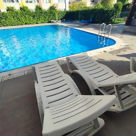Legoland Complex Pool, Security *